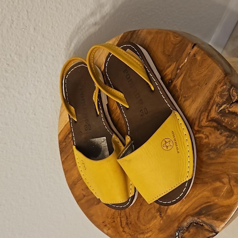 Romano girls sandals size 40